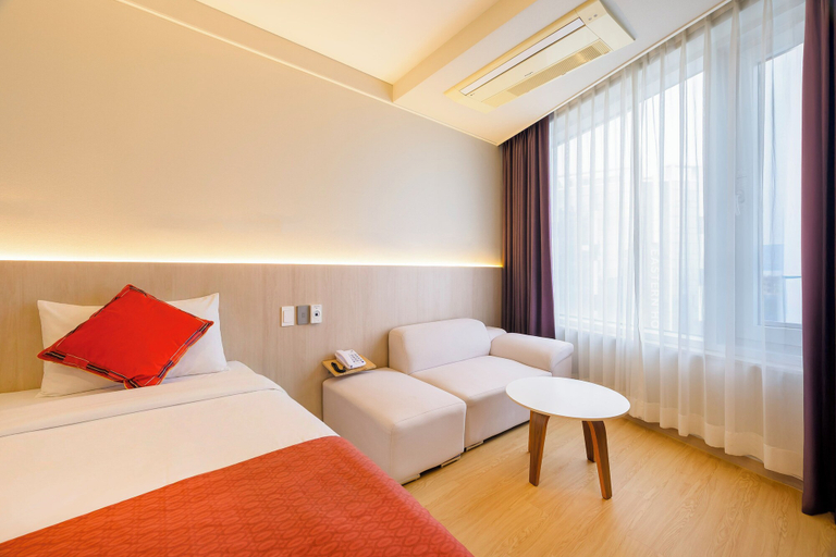 Bedroom 4, Shinshin Hotel World Cup, Seogwipo