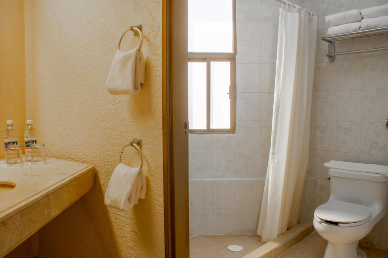 Bathroom 5, Best Western Plus Plaza Florida & Tower, Irapuato