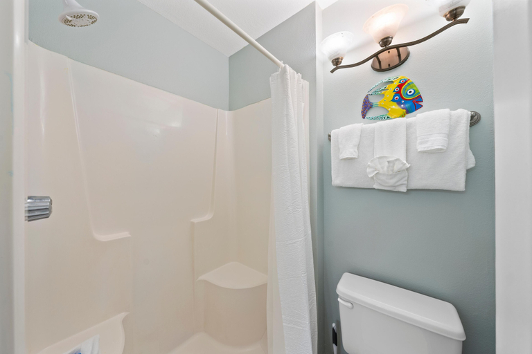Bathroom 3, Sea Breeze 316, Baldwin