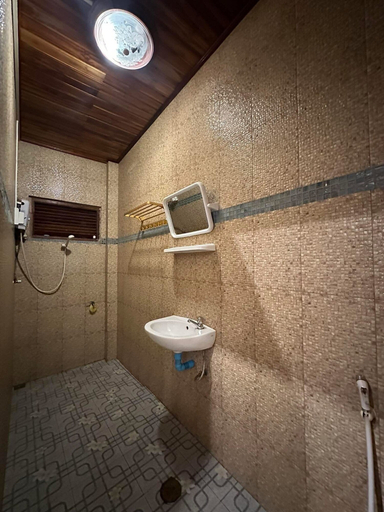 Bathroom 4, Nittaya Guesthouse, Luang Prabang
