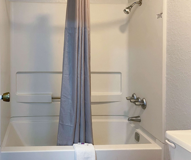 Bathroom 4, Motel 6 Atlanta, TX, Cass