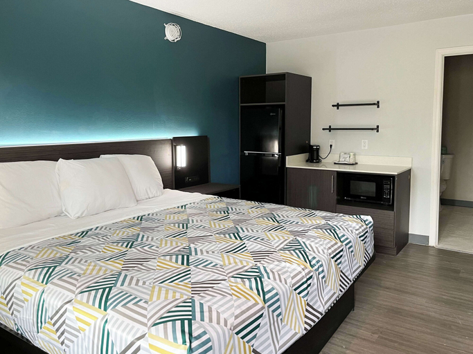 Bedroom 3, Studio 6 Suites - Lafayette, IN, Tippecanoe