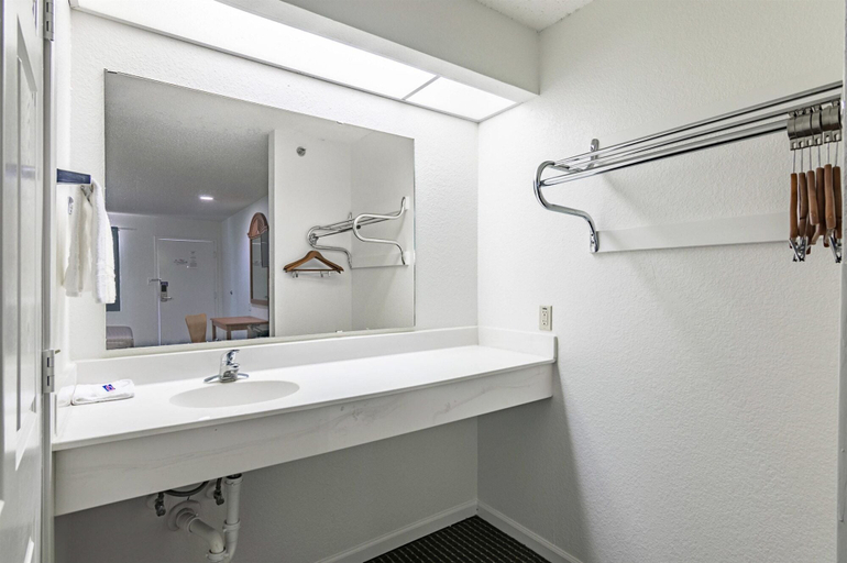Bathroom 3, Motel 6 Azle, TX, Tarrant