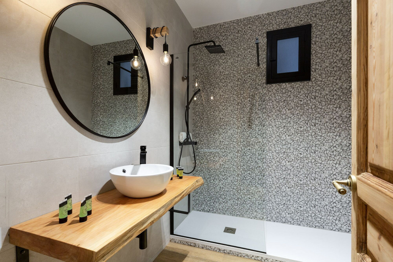 Bathroom 5, Sagrada Familia Apartment, Barcelona