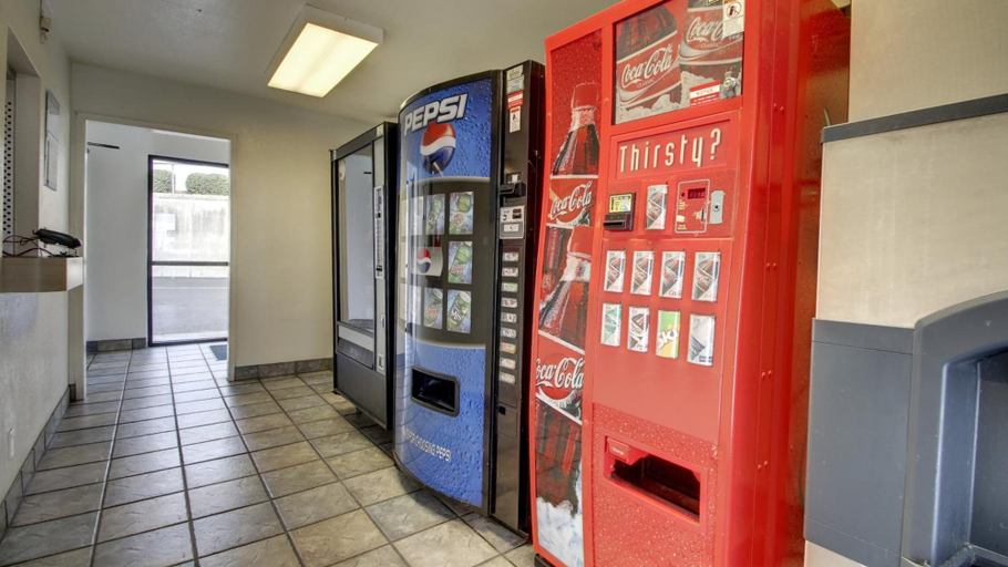Food & Drinks 4, Motel 6 Elizabethtown, KY, Hardin