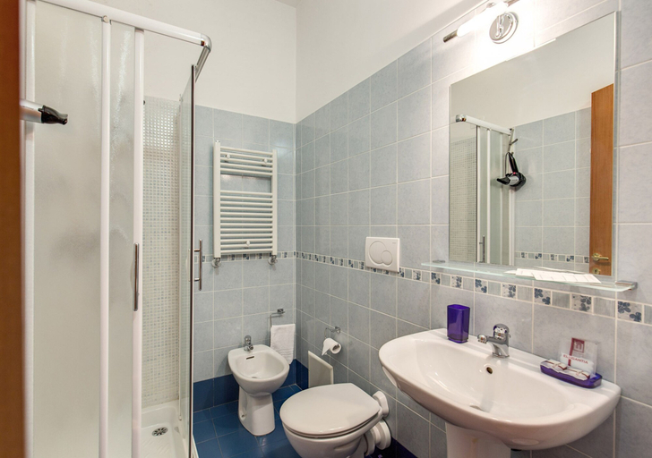 Bathroom 5, Bon Ton Design Rooms by DOT Suites, Roma