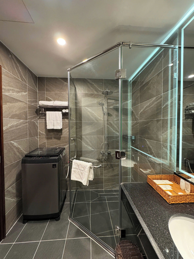 Bathroom 5, Aurora Hotel Plaza, Bien Hoa