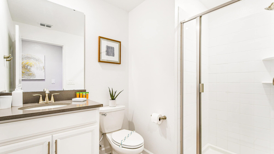 Bathroom 3, Themed 5BR Pool Home in Championsgate Close2disney, Osceola