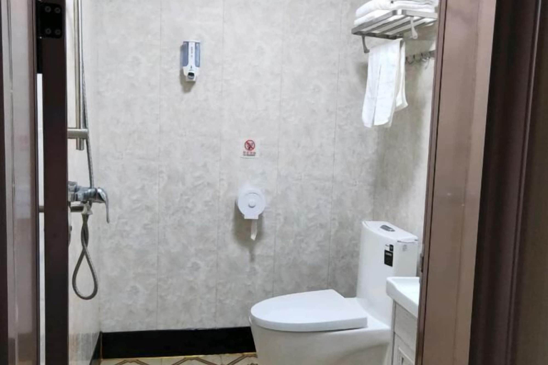 Bathroom 3, 789 Chain Hotel (Taishan Chengxi), Jiangmen