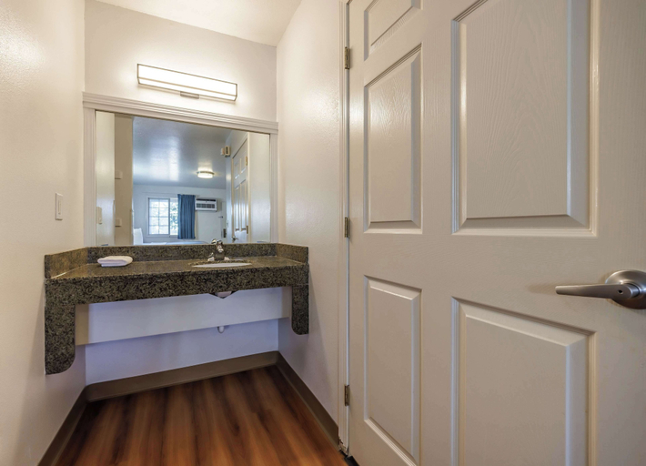Bathroom 4, Motel 6 Canby, OR, Clackamas