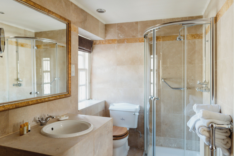Bathroom 3, Thackray House, Stirling