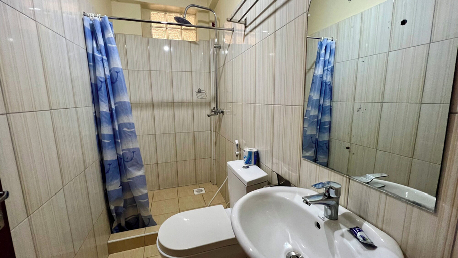 Bathroom 4, Runako Lodge, Arusha