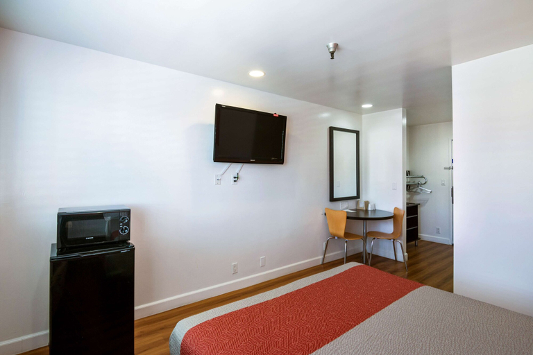 Bedroom 2, Motel 6 Monterey Park, CA, Los Angeles