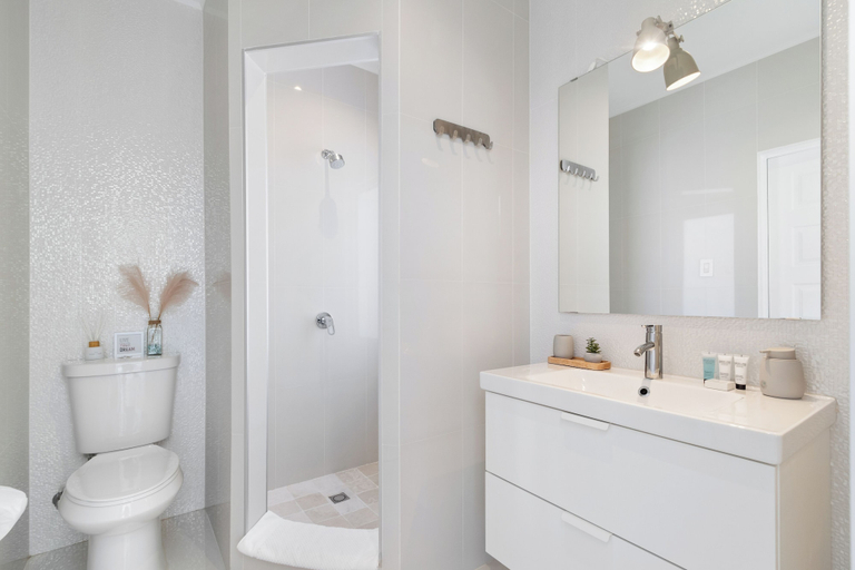 Bathroom 4, Opal 125