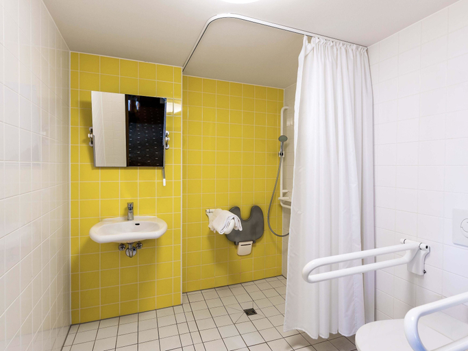 Bathroom 5, B&B Hotel Düsseldorf-Mitte, Düsseldorf