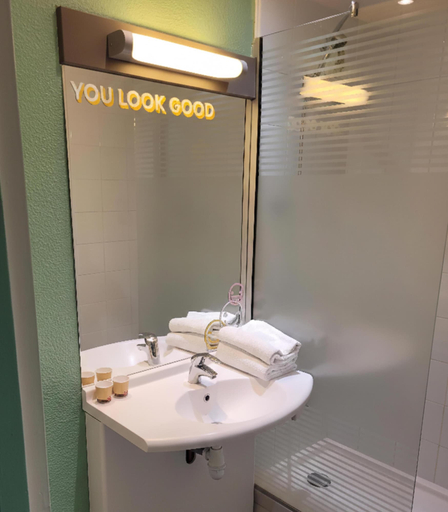 Bathroom 5, Premiere Classe Lyon Nord - Dardilly, Rhône