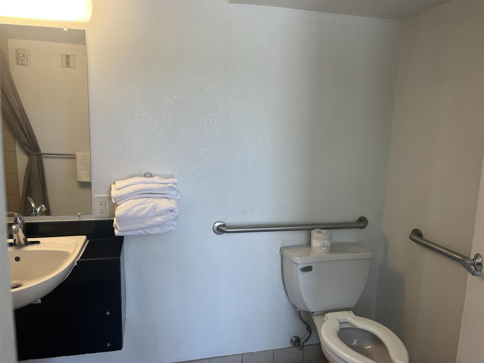 Bathroom 3, Motel 6 Fort Collins, CO, Larimer
