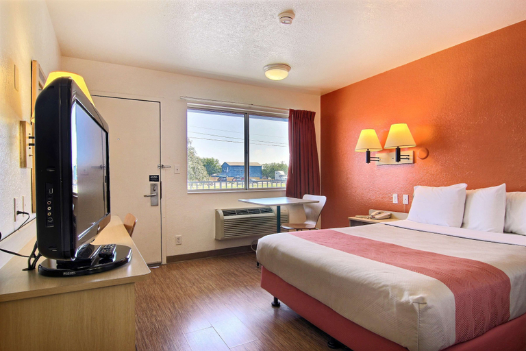 Bedroom 4, Motel 6 San Angelo, TX, Tom Green