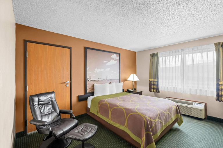 Bedroom 3, Super 8 by Wyndham Jefferson, Greene