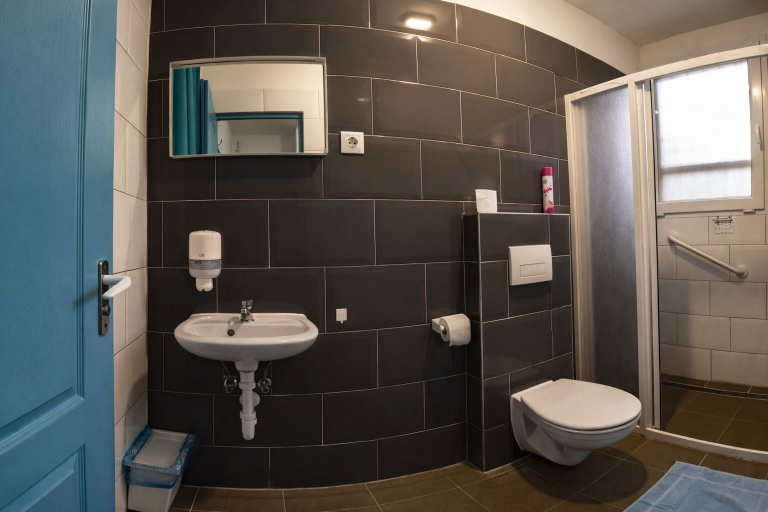 Bathroom 4, WOW City Hostel, Budapesti