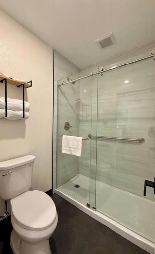 Bathroom 3, Sofi Motel, Los Angeles