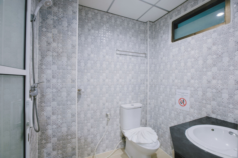 Bathroom 5, O'shop Residence Patong Beach, Pulau Phuket