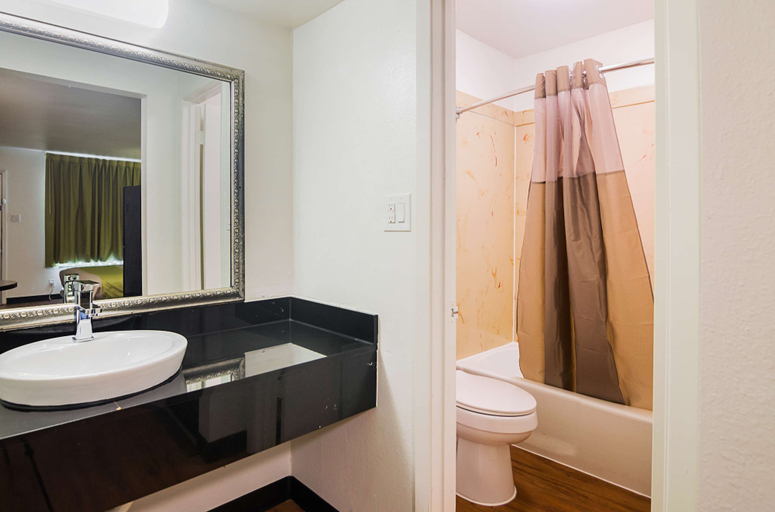 Bathroom 5, Studio 6 Tyler, TX, Smith