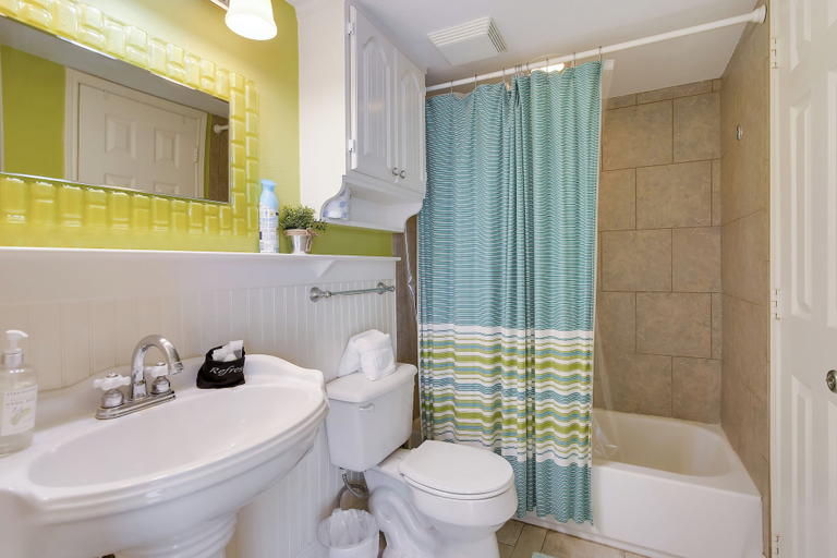 Bathroom, Pineapple Paradise by Ryson Vacation Rentals, Galveston