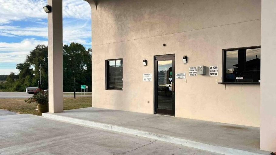 Exterior & Views 2, Motel 6 Abbeville, AL, Henry