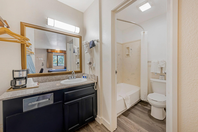 Bathroom 4, Rodeway Inn At Nevada State Capitol, Carson City