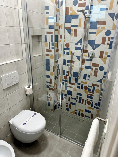 Bathroom 5, Hotel Napoleon, Rimini