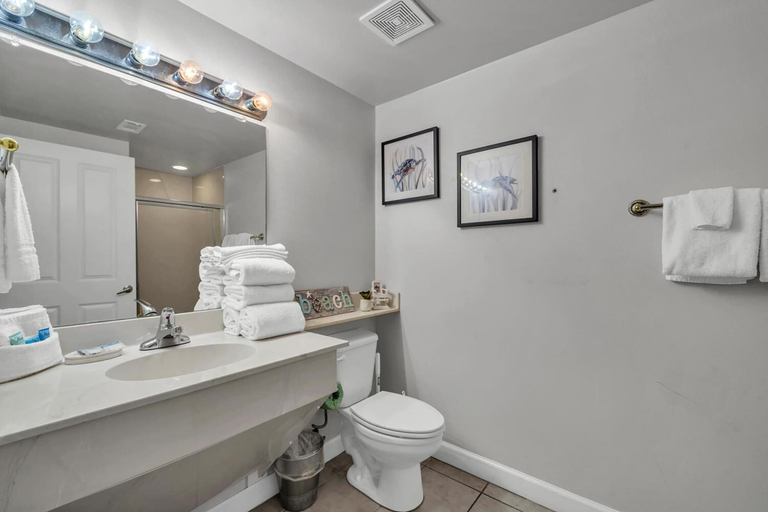 Bathroom 4, Shores of Panama 1802, Bay