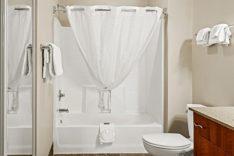 Bathroom 3, Ledgestone Suites Hotel Billings, Yellowstone