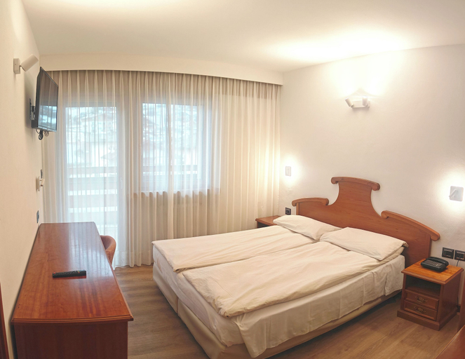 Bedroom 3, Hotel Moena, Trento