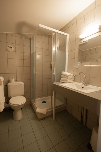 Bathroom, Hotel Le P'tit Cham, au pied du Sancy, Puy-de-Dôme