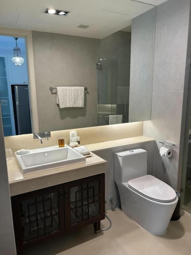 Bathroom 5, Rongratana Executive Residence, Pathum Wan