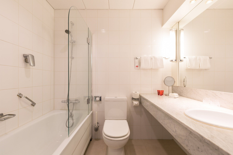 Bathroom 4, Leonardo Hotel Lelystad City Center, Lelystad
