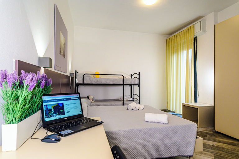 Bedroom 4, Vinsea Hotel, Rimini