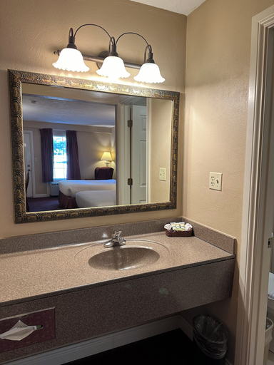 Bathroom, Kirkwood Inn, Warren