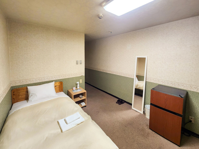 Bedroom 3, Hotel Himeji Hills, Himeji