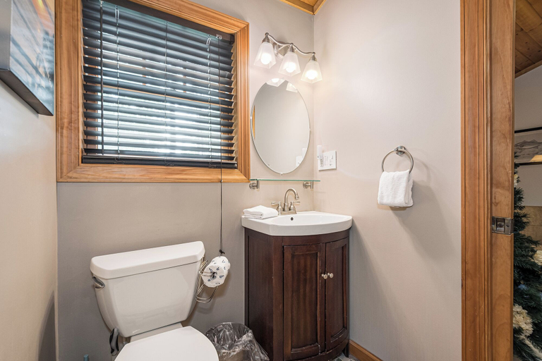 Bathroom 4, Bear Trap by Taylor Made Deep Creek, Garrett