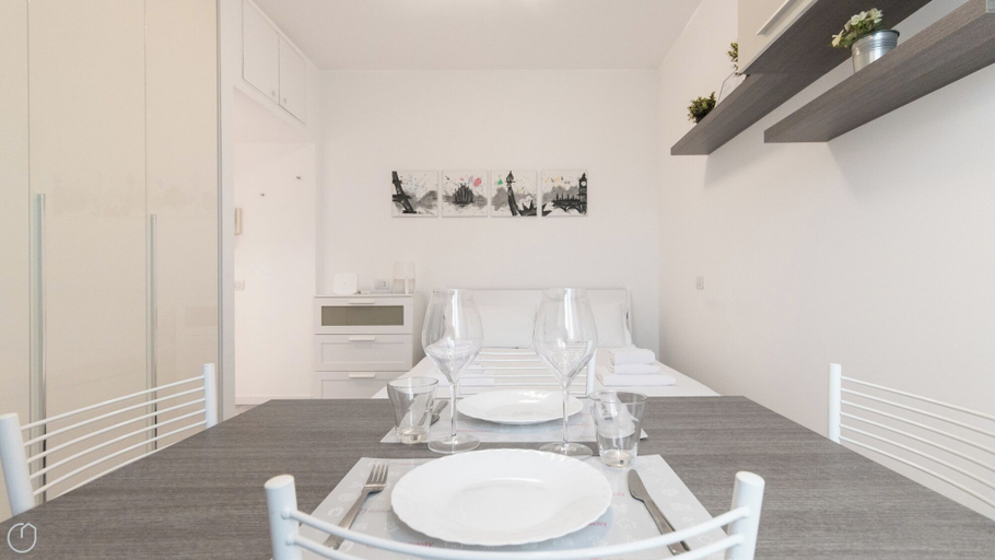 Others 5, Italianway - Ampere 103, Milano