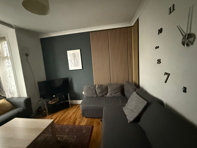 Others 5, London House, London