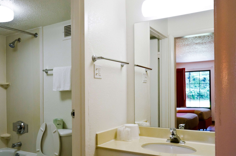 Bathroom 4, Motel 6 Frederick, MD - Fort Detrick, Frederick