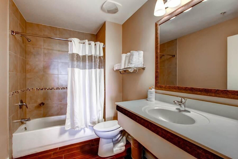 Bathroom, Origin at Seahaven 825, Bay