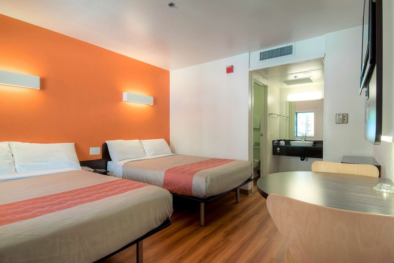 Bedroom 3, Motel 6 Palm Springs Downtown, Riverside