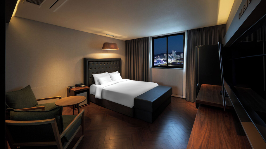 Bedroom 4, Golden Business Hotel, Jinju