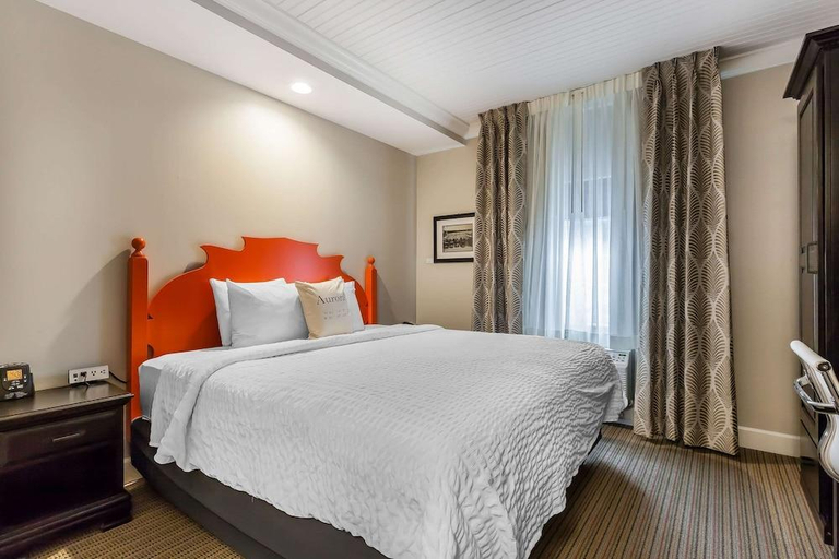 Bedroom 3, The Aurora Inn Hotel and Event Center, Portage