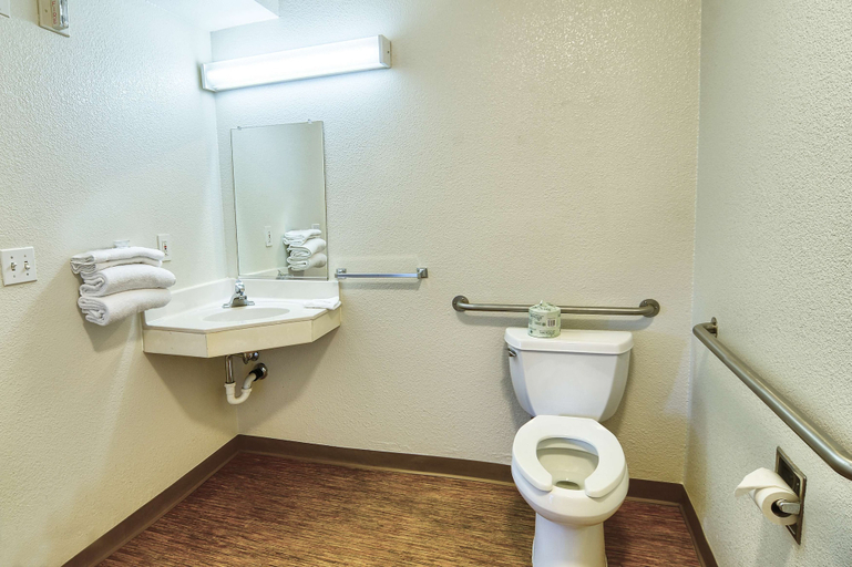 Bathroom 4, Motel 6 Coeur D Alene, Kootenai