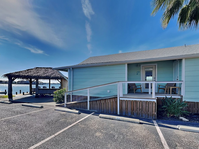 Exterior & Views, Pelican B'reef by Miss Kitty’s, Aransas
